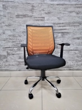 Кресло Barneo K-138 для персонала (черная ткань оранжевая сетка) в Ханты-Мансийске - hanty-mansiysk.ok-mebel.com | фото